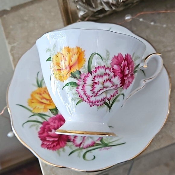 Royal Standard Tea Cup and Saucer - Picture 5 of 12
